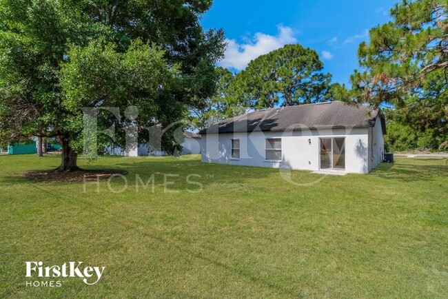Building Photo - 1225 Schumann Dr