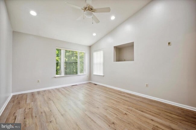 Building Photo - 701 Dresher Woods Dr