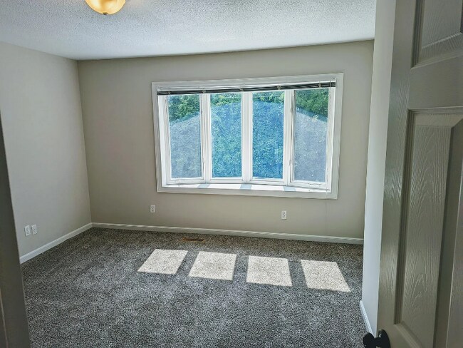 Building Photo - 122 Asbury Way