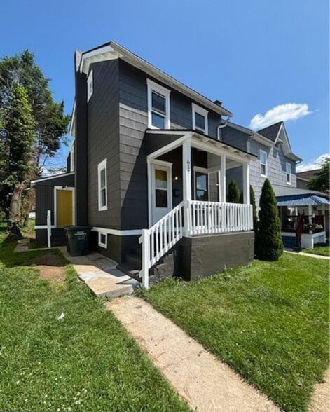 Building Photo - 617 E Chestnut St