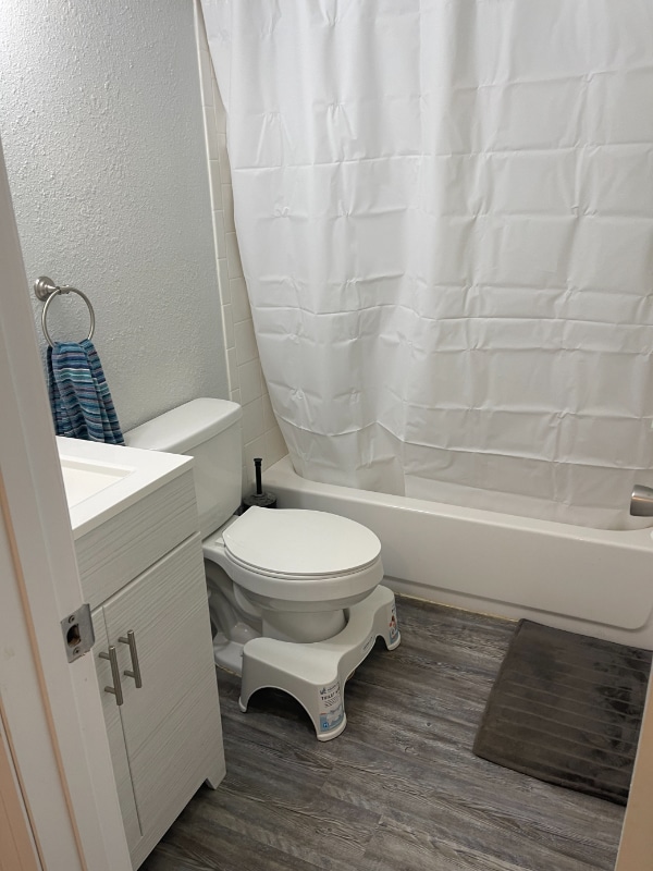 Building Photo - 7210 N Manhattan Ave