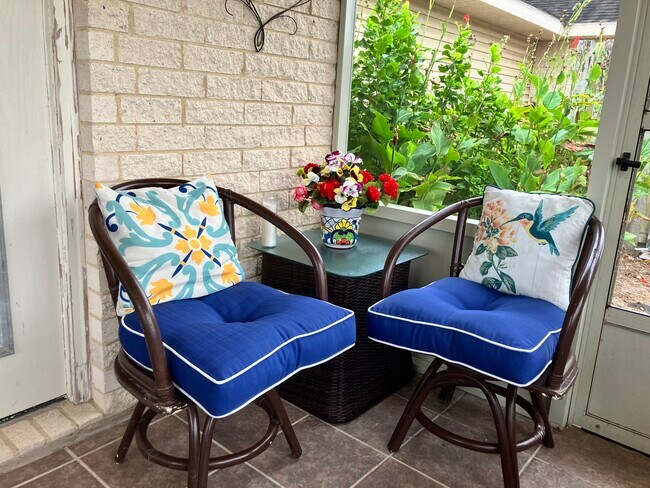 Building Photo - 2 S Bay Hill Dr