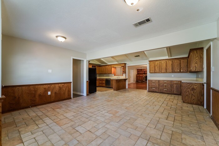 Building Photo - 2377 Napoleon Ave