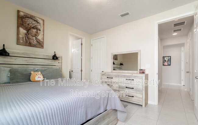 Building Photo - 1837 Amberly Dr
