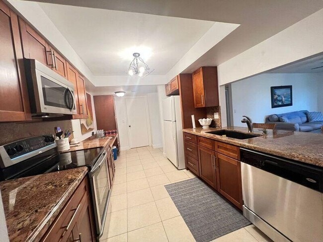 Building Photo - 825 Egret Cir