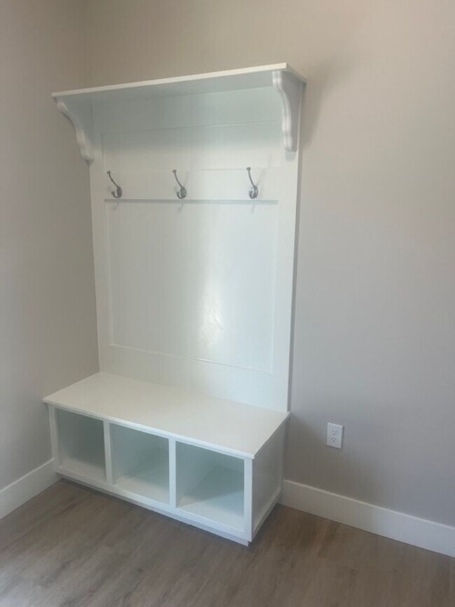 Building Photo - Just Completed Special! Easy - turn key Li...