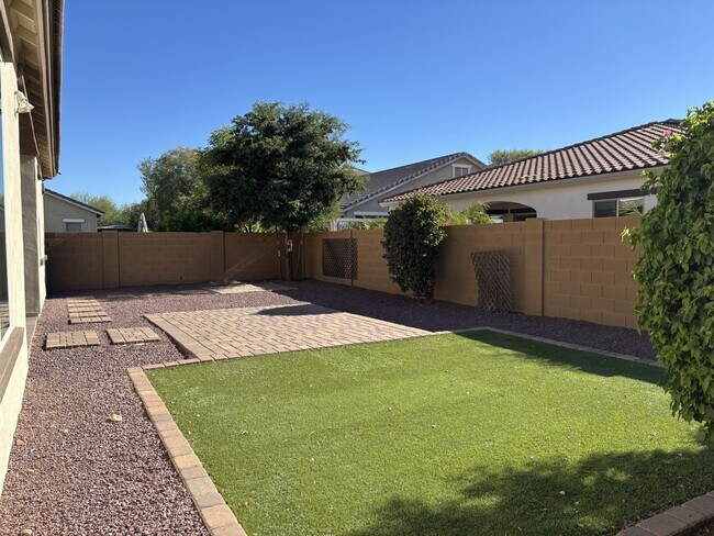 Building Photo - 8037 W Spur Dr