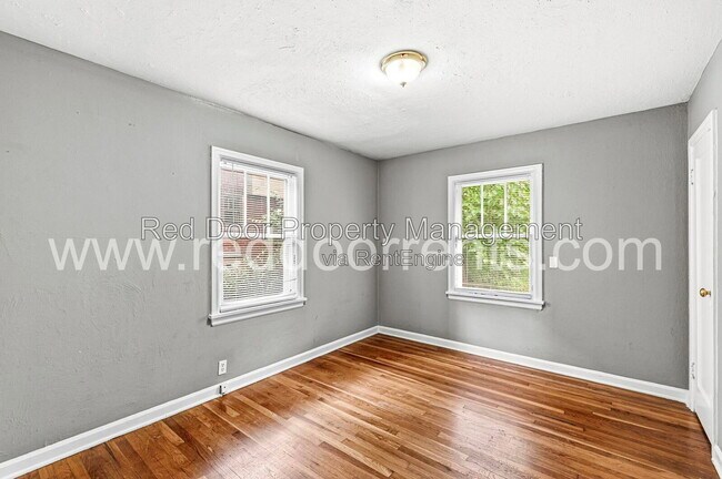 Building Photo - 129 E 49th St