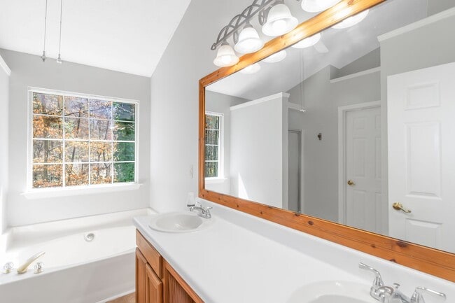 Building Photo - 3309 Touchwood Ct SW