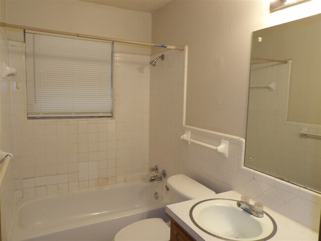 Building Photo - 1610 NW Black Mesa Dr
