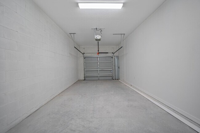 Building Photo - Brand New Home located in the heart of Tampa!