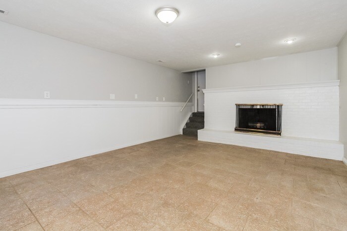 Building Photo - 2961 Spruceway Dr