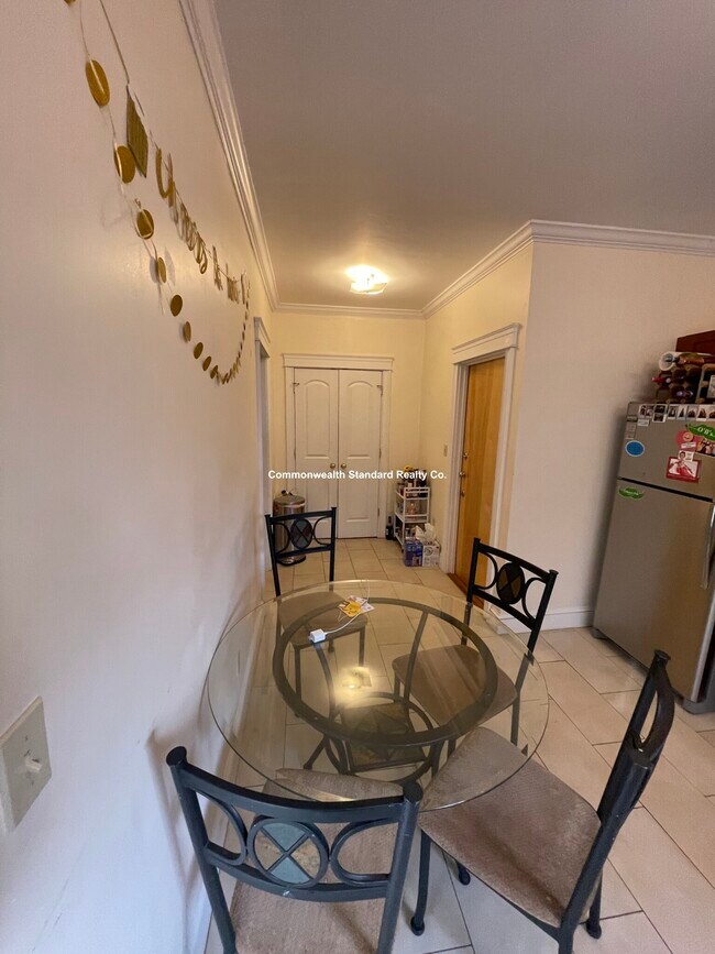 Building Photo - 27 Glenville Ave