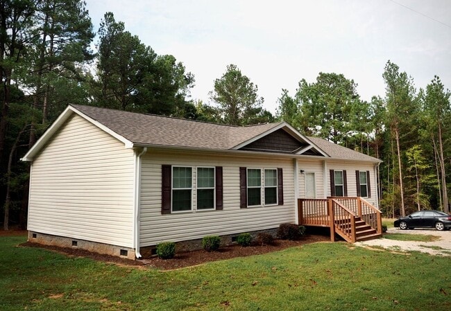 Building Photo - Charming Country Three-Bedroom Two-Bathroo...