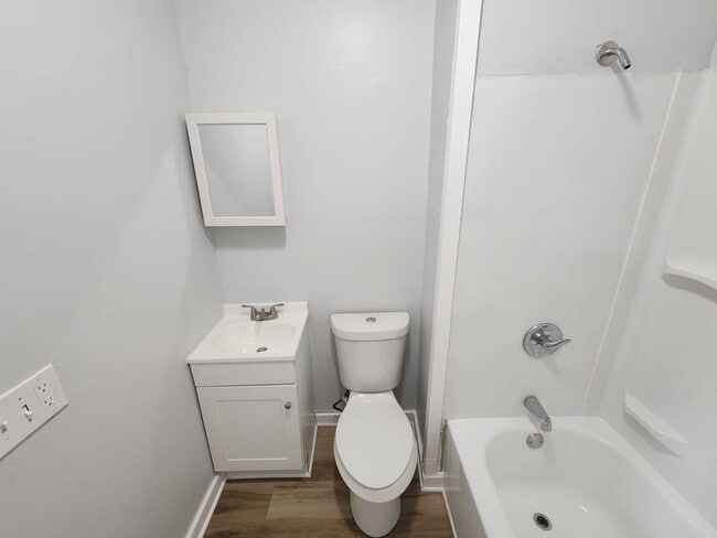 Building Photo - 12709 Parkhill Ave