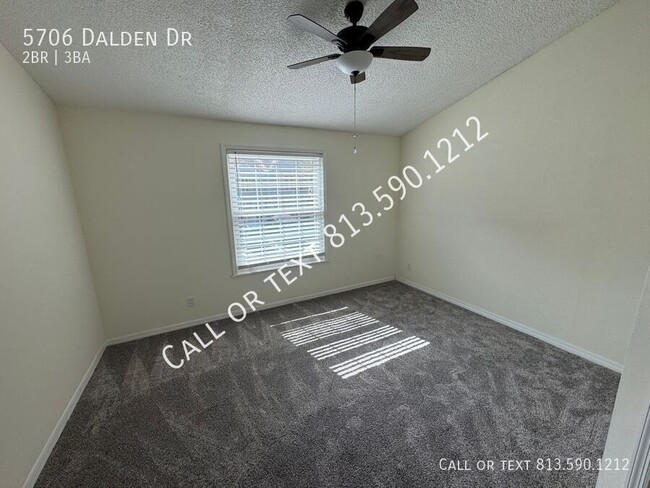 Building Photo - Beautiful Temple Terrace Townhome