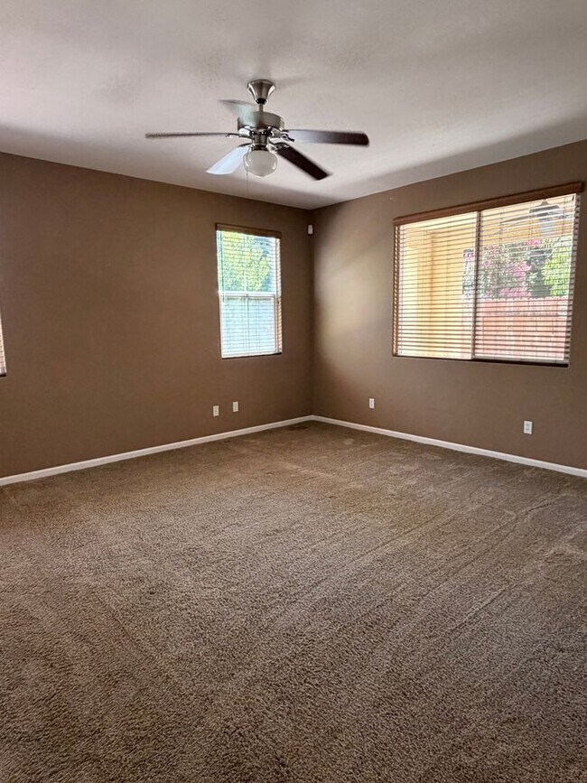 Building Photo - Cozy and Spacious Home in Elk Grove