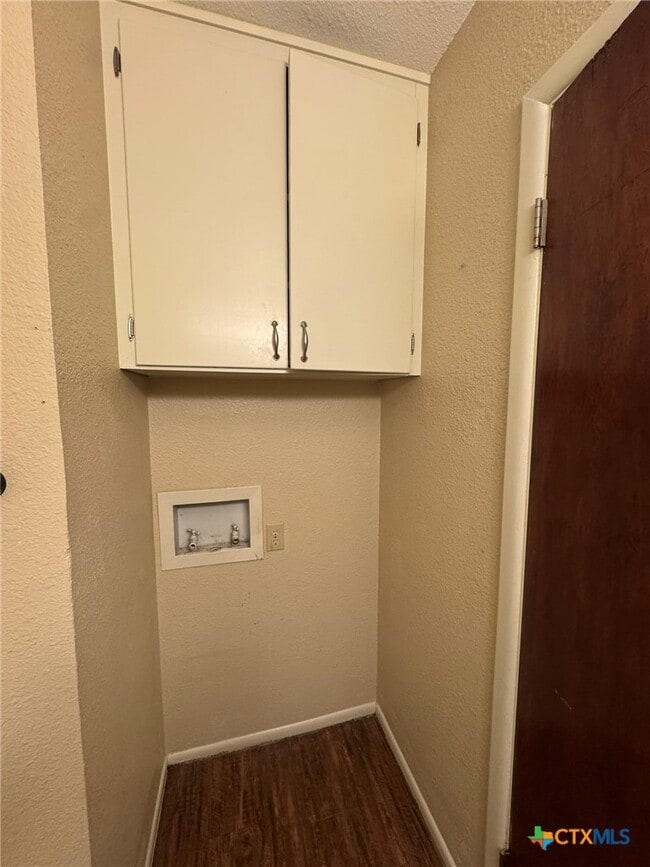 Building Photo - 815 Burges St