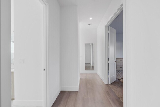 Building Photo - 2201 Florida Blvd