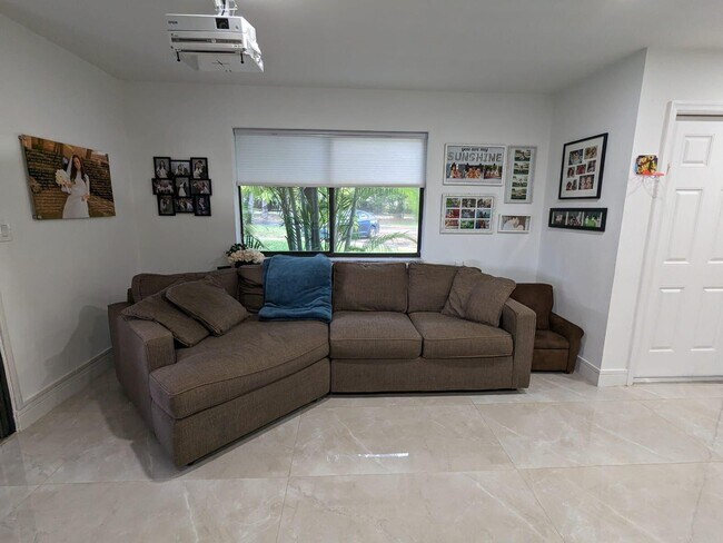 Building Photo - 7710 Lago Del Mar Dr