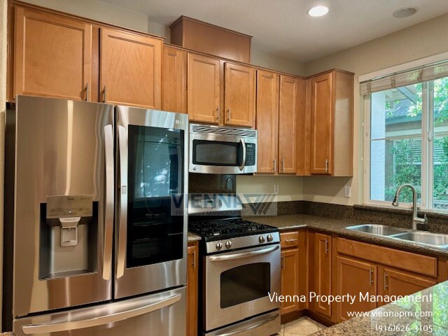 Building Photo - 2108 Las Palomas Loop