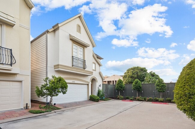 Building Photo - 2202 Hilshire Terrace Ct