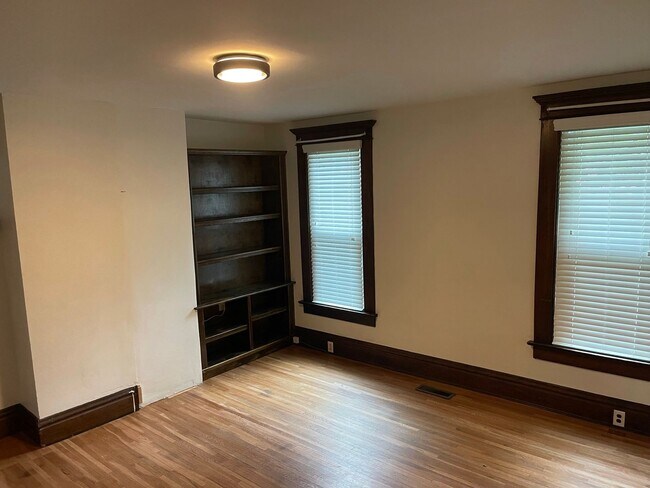 Building Photo - 436 Redbud Alley