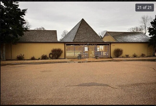 Building Photo - 773 Bradley Cove