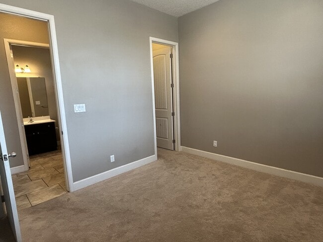 Building Photo - 7115 Vista Terraza Dr NW