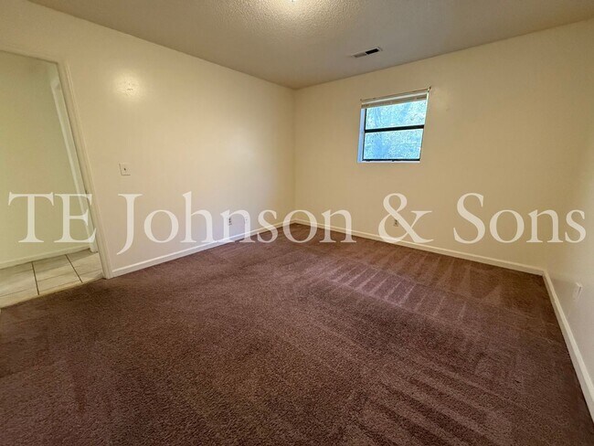 Building Photo - All-Inclusive Living in a Prime Winston-Sa...