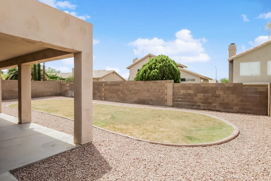 Building Photo - 6351 E Regina St