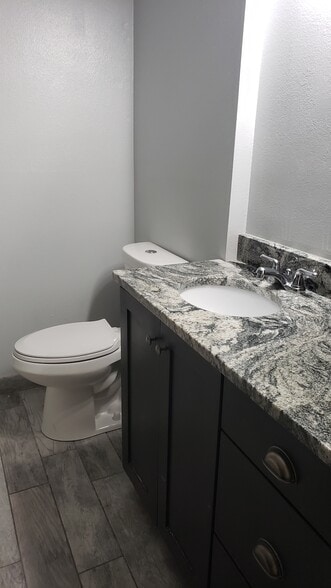 Master bath - 556 W 800 N