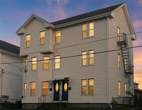 Building Photo - 362 Weeden St