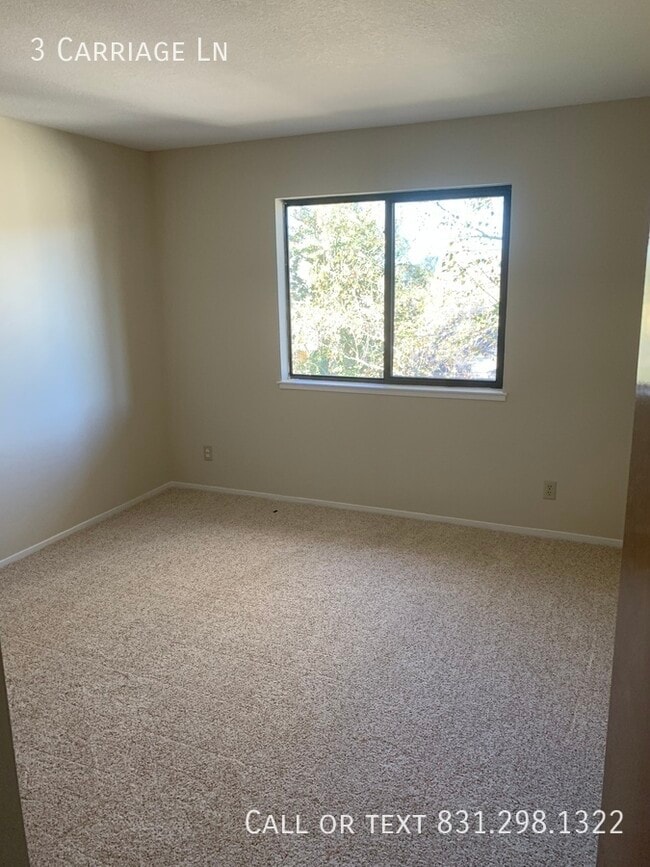 Building Photo - 3 Carriage Ln