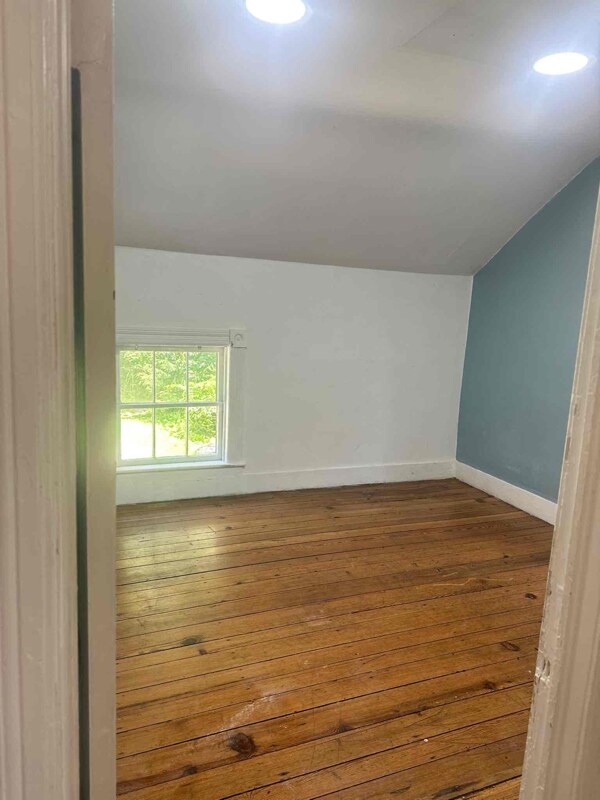 Building Photo - 26-28-28 Park Dr