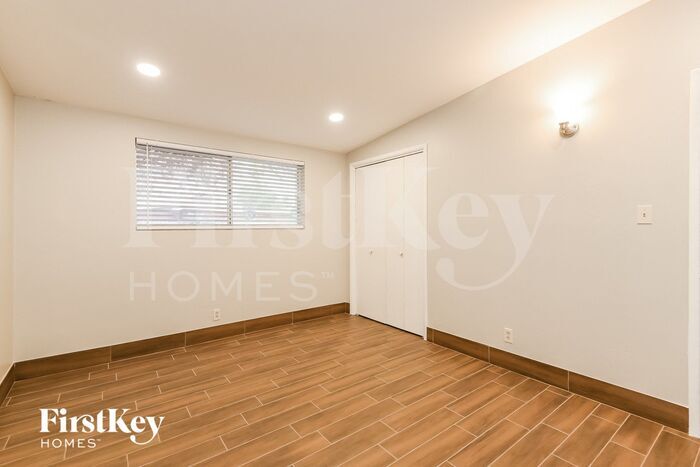 Building Photo - 8940 E Pine Valley Dr