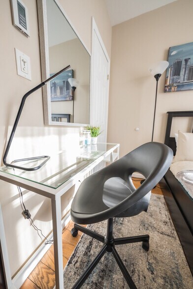 Building Photo - 5 W 101st St