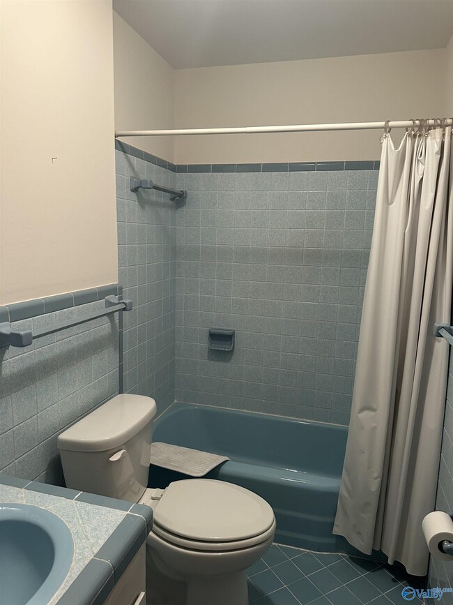 Building Photo - 102 Jones Valley Dr SW