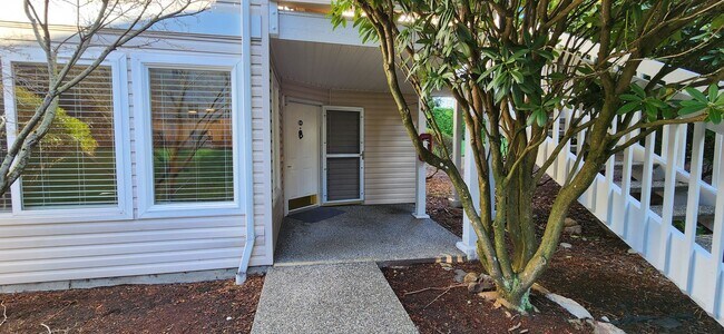 Building Photo - 3 bedroom 2 bath First Floor Condo in Lake Stevens $2395.00
