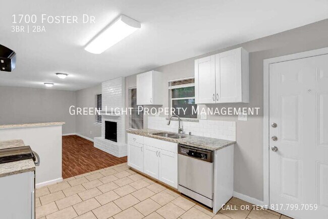 Building Photo - 1700 Foster Dr