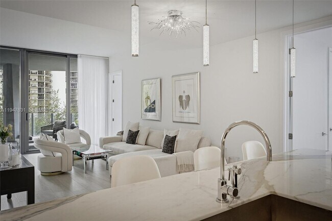 Building Photo - 2831 S Bayshore Dr