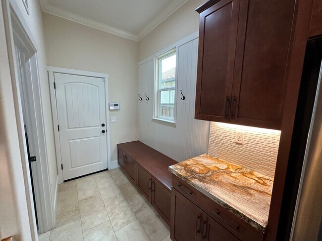 Building Photo - Stunning Lakefront River Islands Home