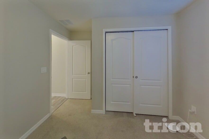 Building Photo - 2244 Gladiolus Ln