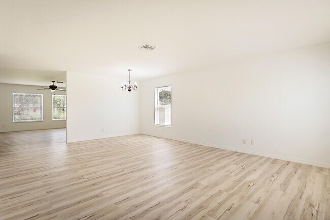 Building Photo - 617 SE Karrigan Terrace