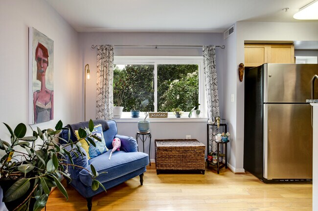 Building Photo - 1501 27th St SE