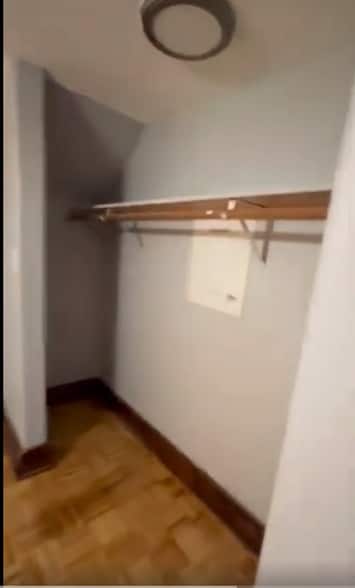 Building Photo - 2855 E 82nd St