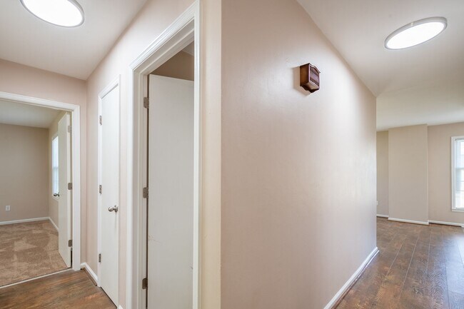 Building Photo - Rutrough Road