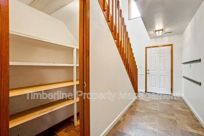 Building Photo - 17960 Bakers Farm Rd