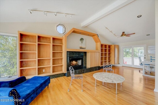 Building Photo - 74 Seneca Pl