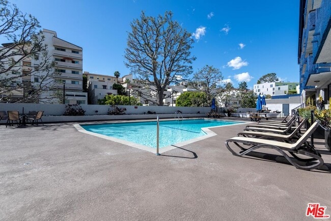 Building Photo - 10982 Roebling Ave